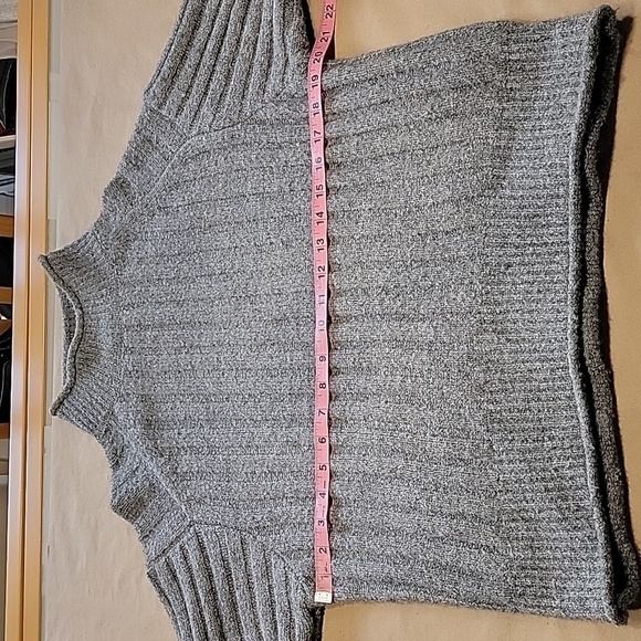 a.n.a Size S Gray Long Sleeved Curled Hem Sweater, Gently Used Condition - Picture 5 of 10